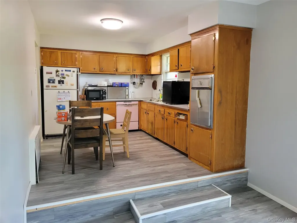 5 Thorpe Lane East Islip NY 11730