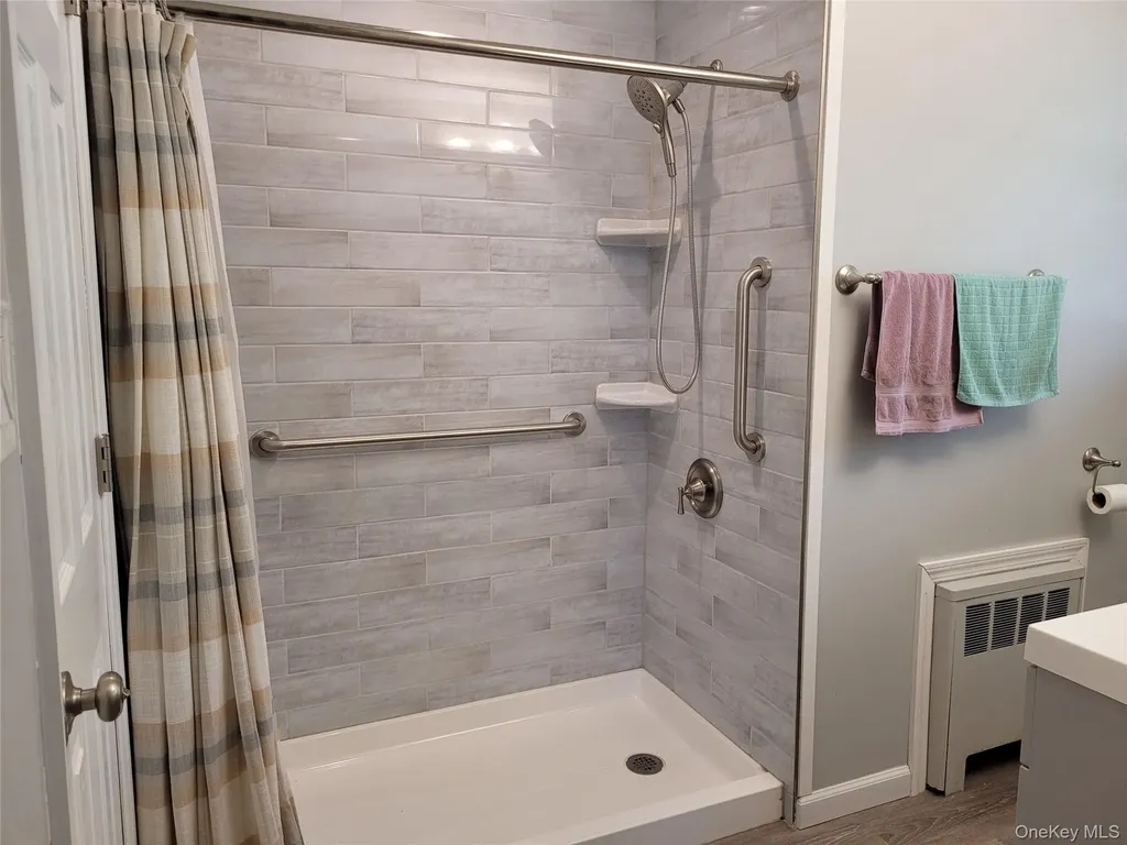 5 Thorpe Lane East Islip NY 11730
