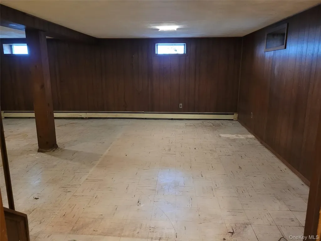 5 Thorpe Lane East Islip NY 11730