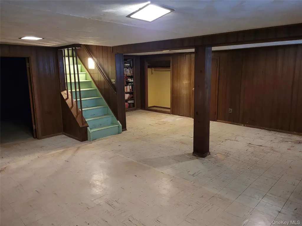 5 Thorpe Lane East Islip NY 11730