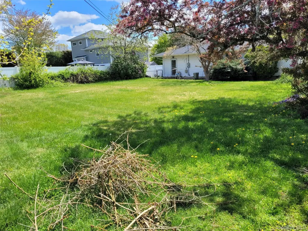 5 Thorpe Lane East Islip NY 11730