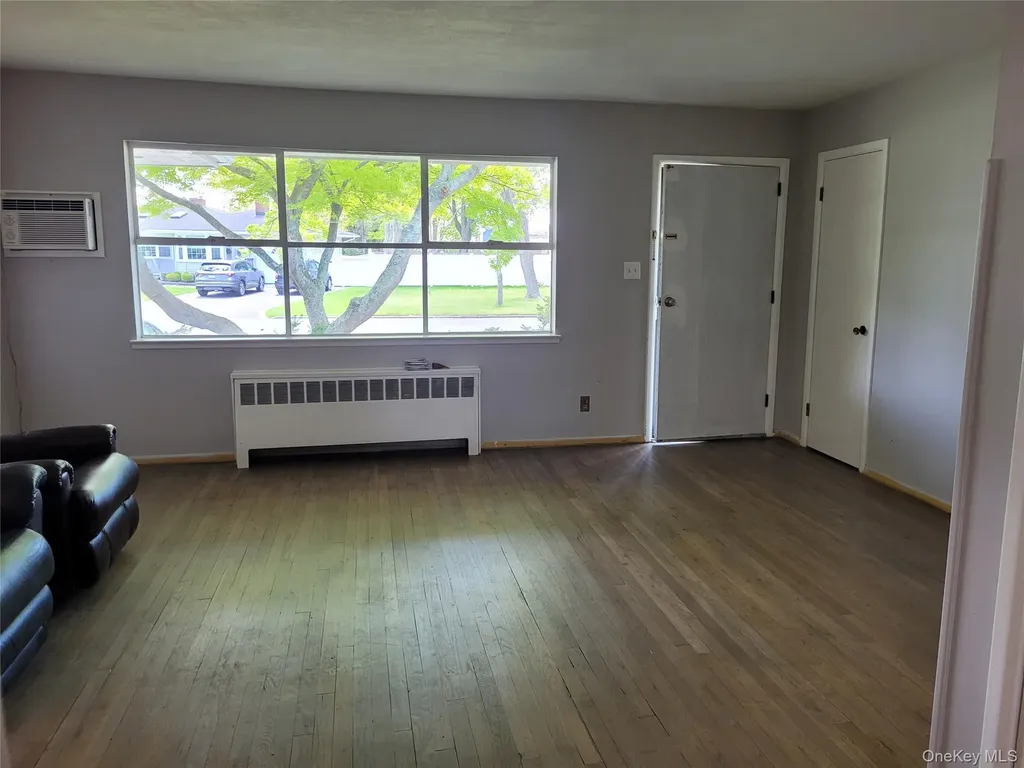5 Thorpe Lane East Islip NY 11730