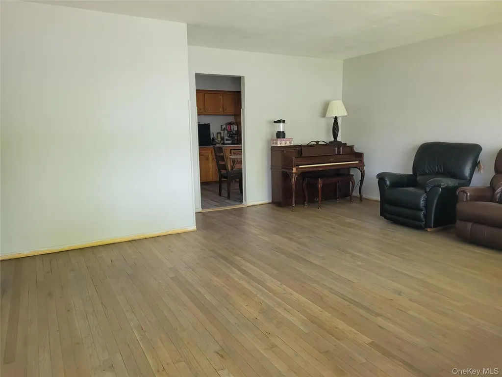 5 Thorpe Lane East Islip NY 11730