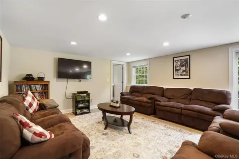 31 Burns Place Briarcliff Manor NY 10510