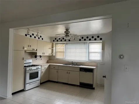 75 Picariello Drive Haverstraw NY 10927