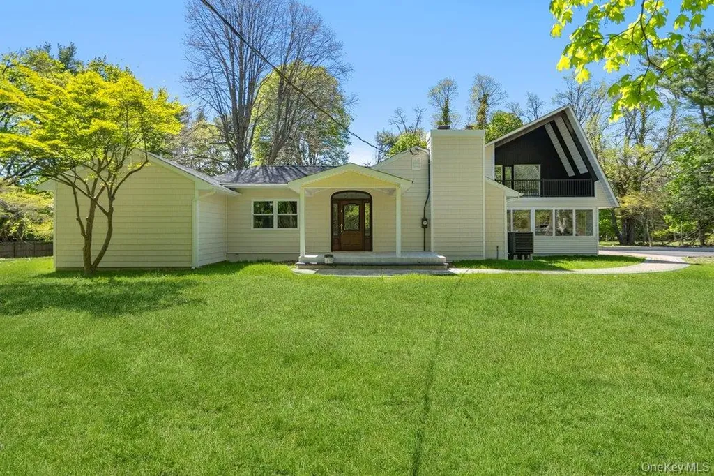 497 Woodbury Road Cold Spring Harbor NY 11724