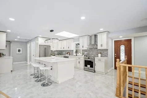 497 Woodbury Road Cold Spring Harbor NY 11724