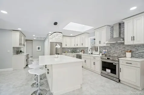 497 Woodbury Road Cold Spring Harbor NY 11724