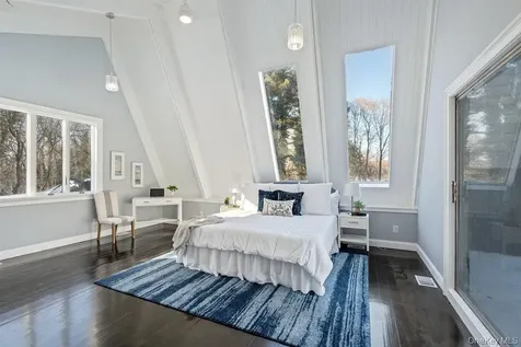 497 Woodbury Road Cold Spring Harbor NY 11724