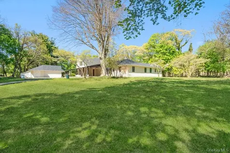 497 Woodbury Road Cold Spring Harbor NY 11724