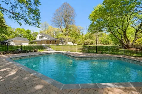 497 Woodbury Road Cold Spring Harbor NY 11724