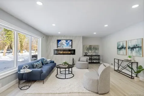 497 Woodbury Road Cold Spring Harbor NY 11724