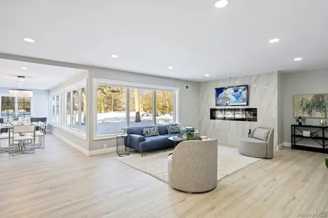 497 Woodbury Road Cold Spring Harbor NY 11724