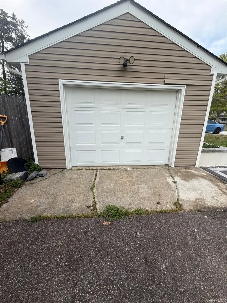 1013 Merriam Road Bay Shore NY 11706