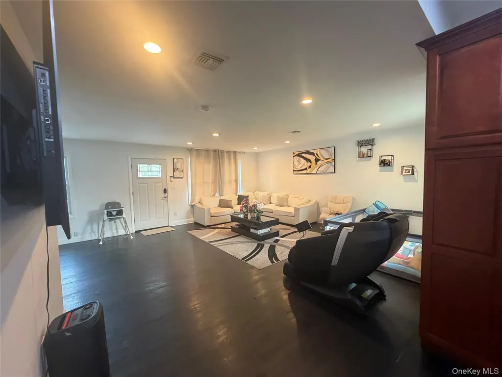 1013 Merriam Road Bay Shore NY 11706