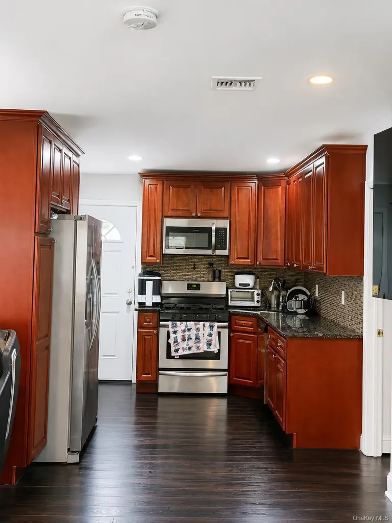 1013 Merriam Road Bay Shore NY 11706