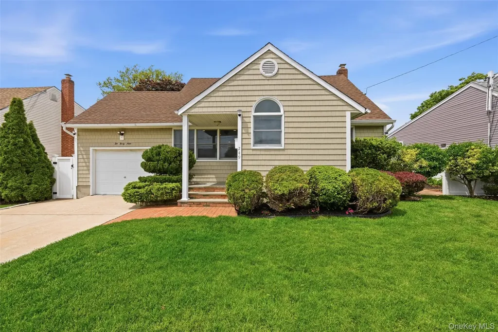 249 N 6th Street Bethpage NY 11714