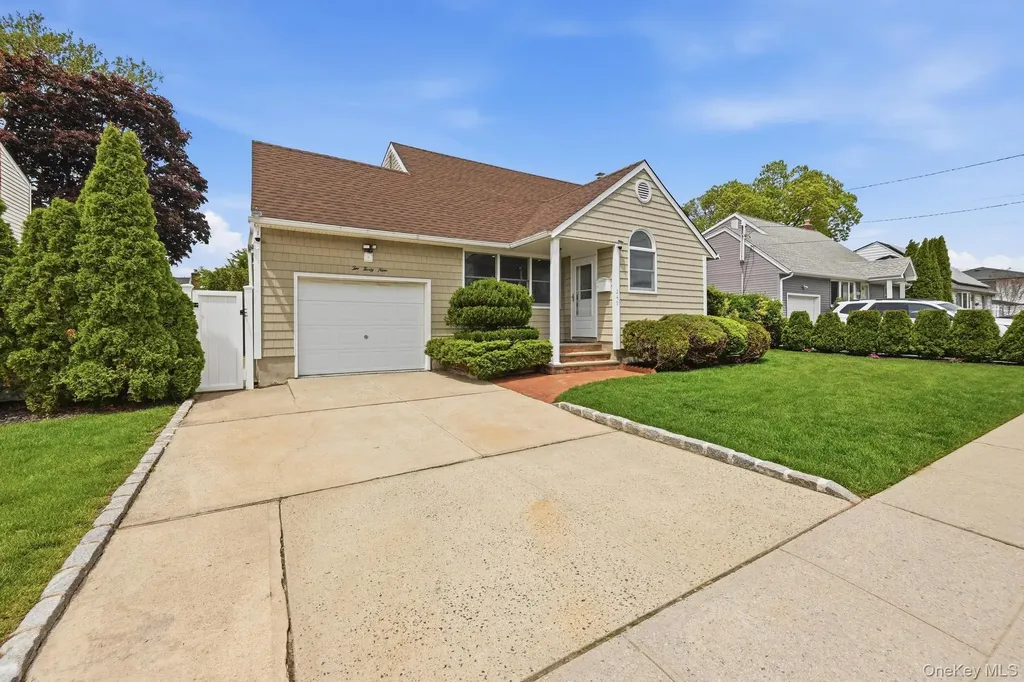 249 N 6th Street Bethpage NY 11714