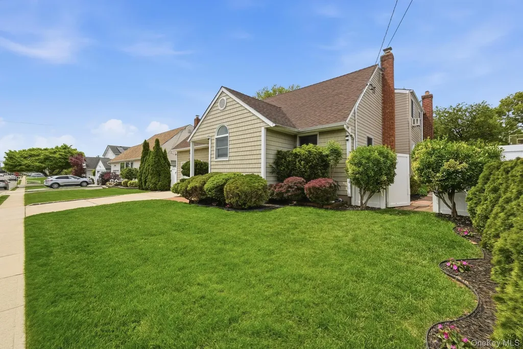249 N 6th Street Bethpage NY 11714