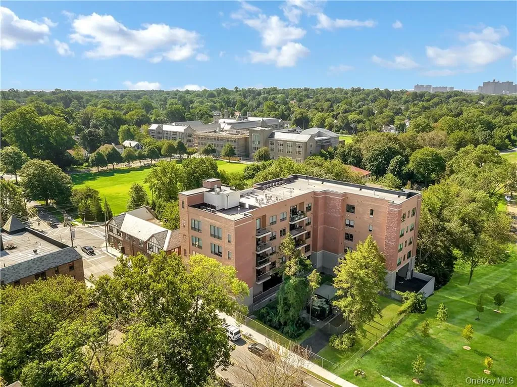 8 Boulevard W Pelham NY 10803