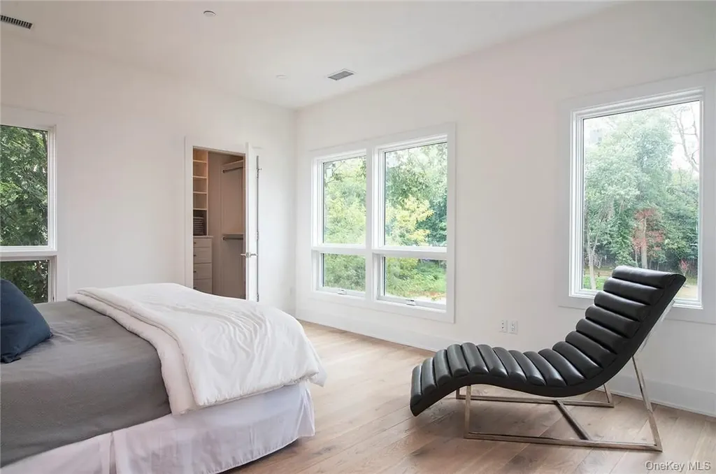 8 Boulevard W Pelham NY 10803