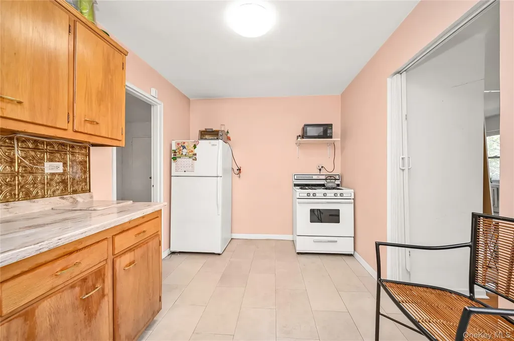 99-10 60ave Corona NY 11368