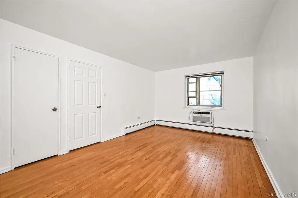 99-10 60ave Corona NY 11368