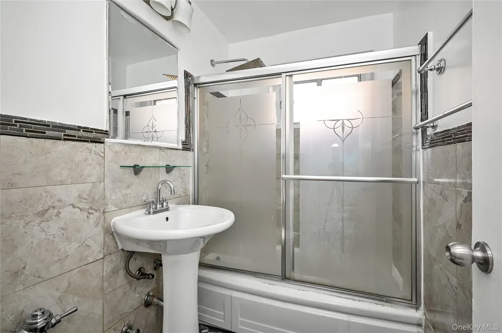 99-10 60ave Corona NY 11368