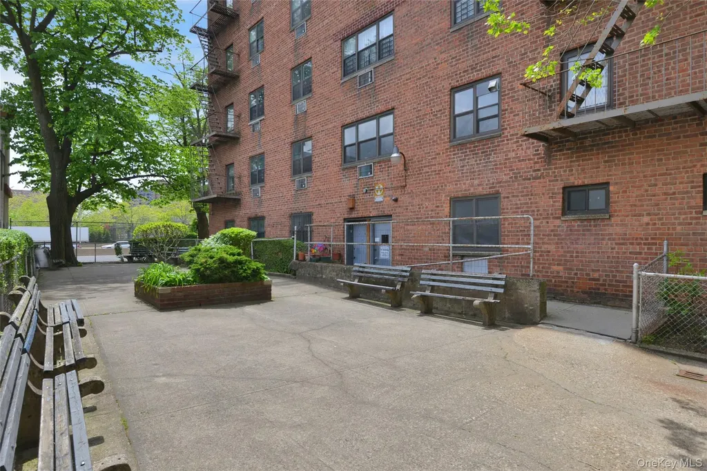 99-10 60ave Corona NY 11368