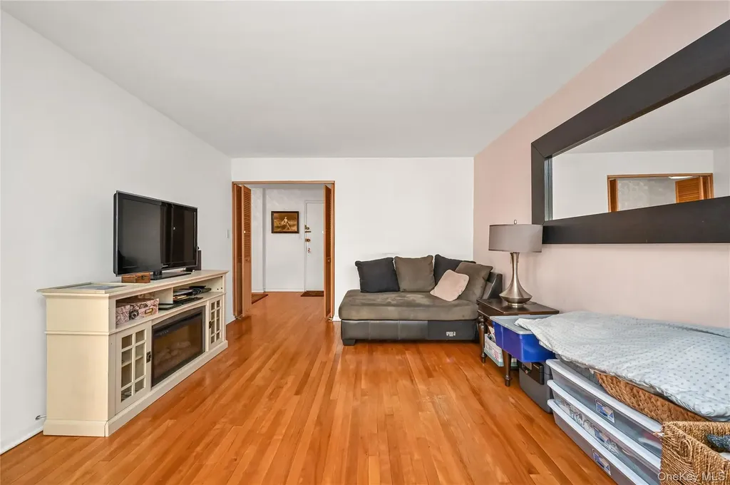 99-10 60ave Corona NY 11368