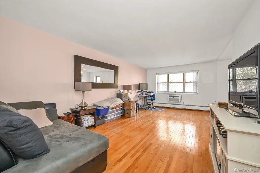 99-10 60ave Corona NY 11368