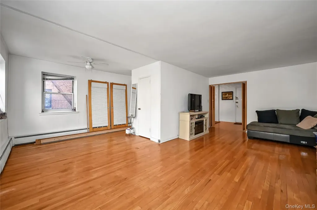 99-10 60ave Corona NY 11368