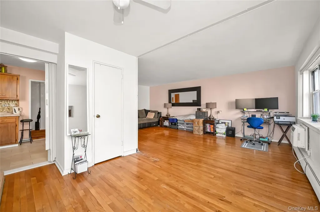 99-10 60ave Corona NY 11368