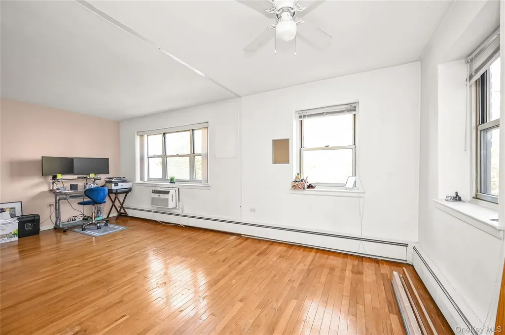 99-10 60ave Corona NY 11368