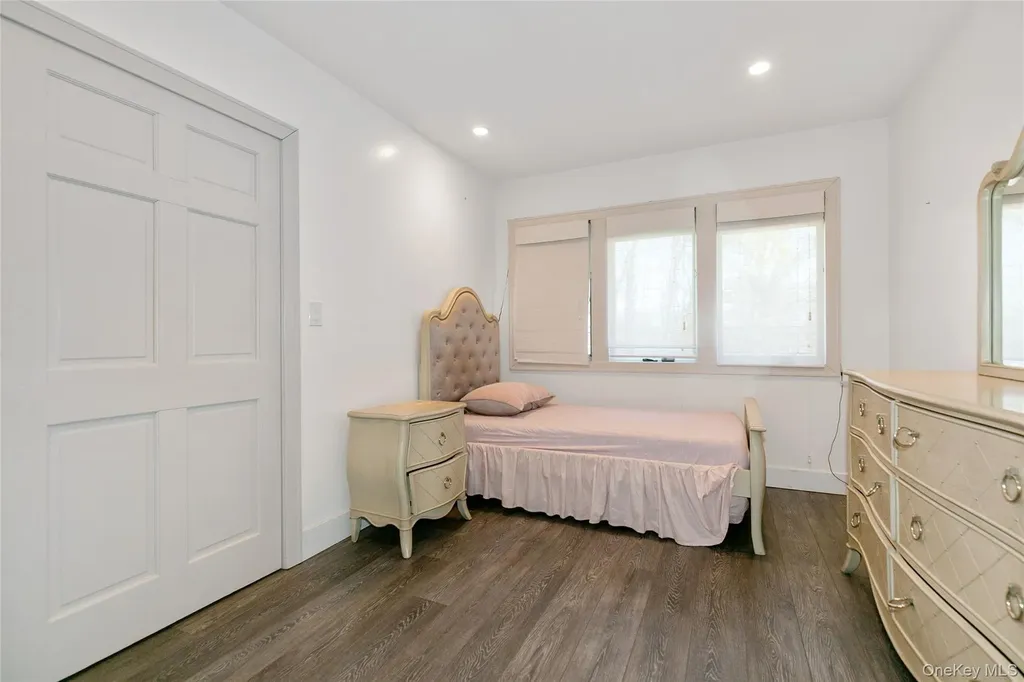 22 Olive Street Great Neck NY 11020