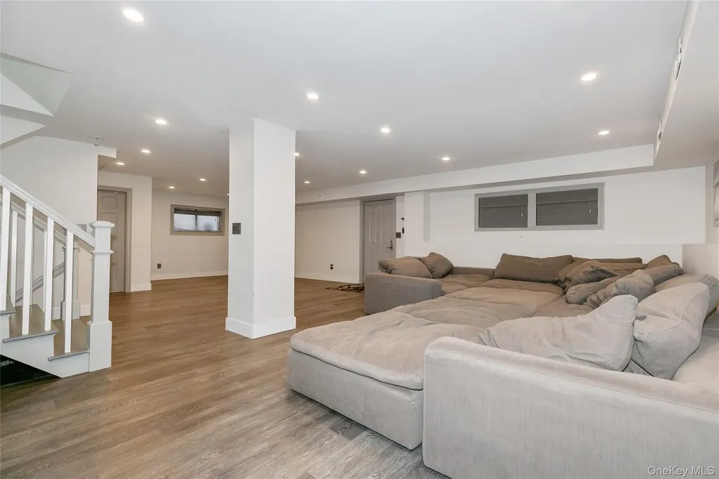 22 Olive Street Great Neck NY 11020