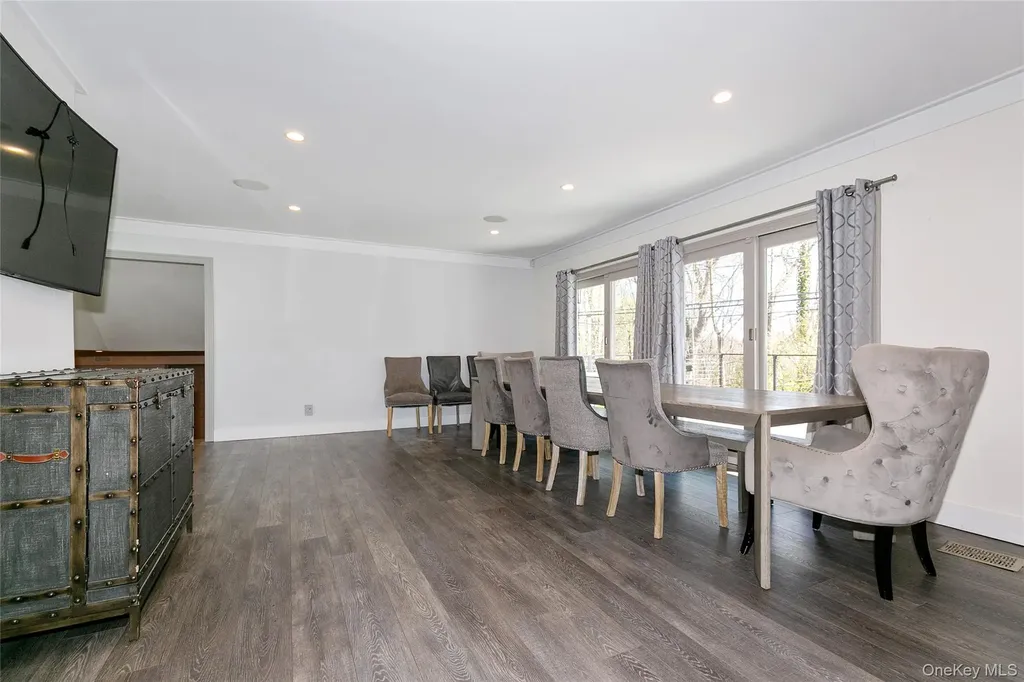 22 Olive Street Great Neck NY 11020