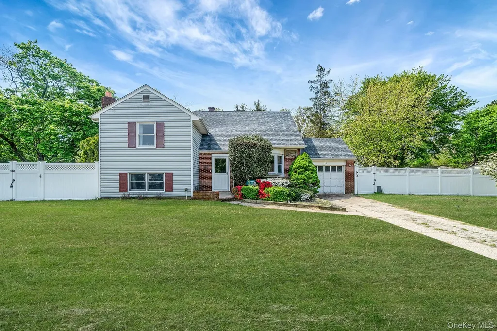 52 Garden Lane Centereach NY 11720