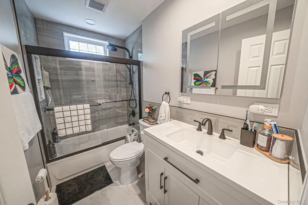 52 Garden Lane Centereach NY 11720