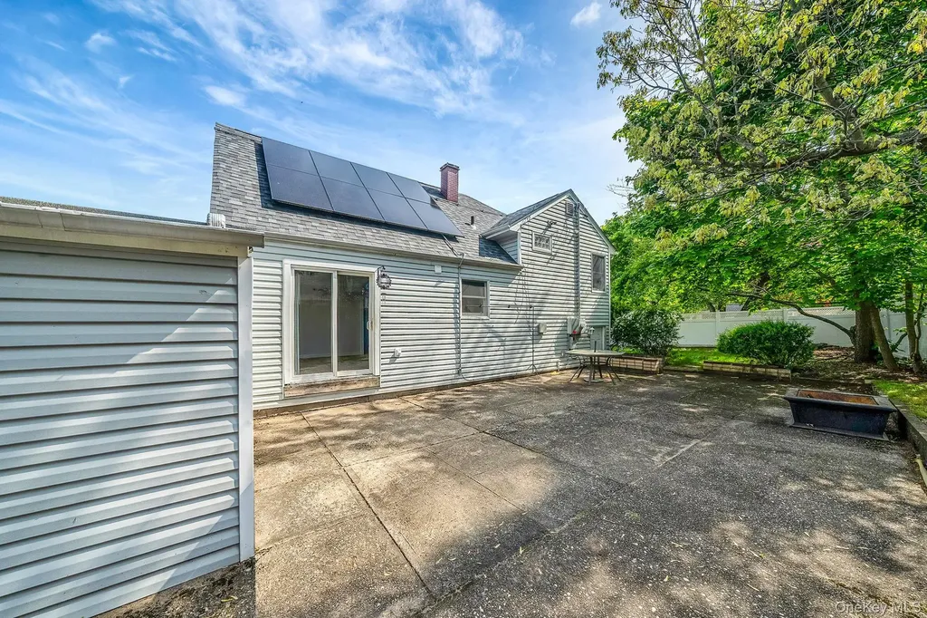 52 Garden Lane Centereach NY 11720