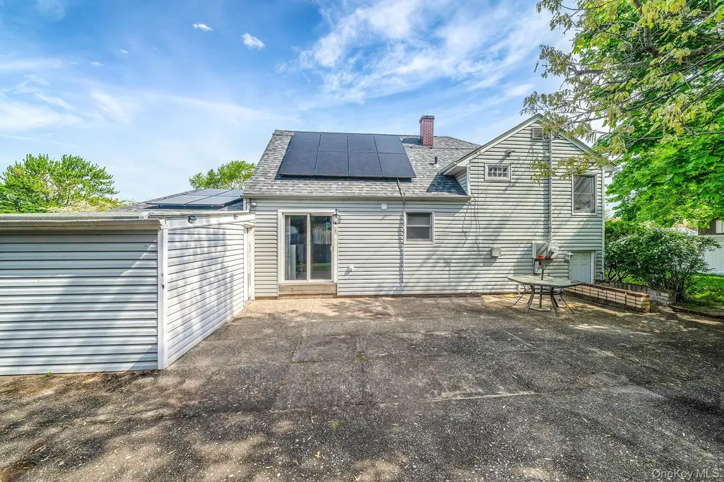 52 Garden Lane Centereach NY 11720