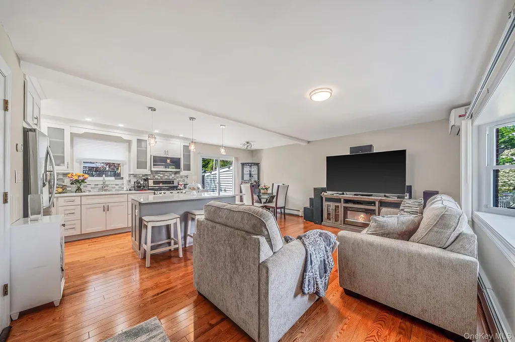 52 Garden Lane Centereach NY 11720