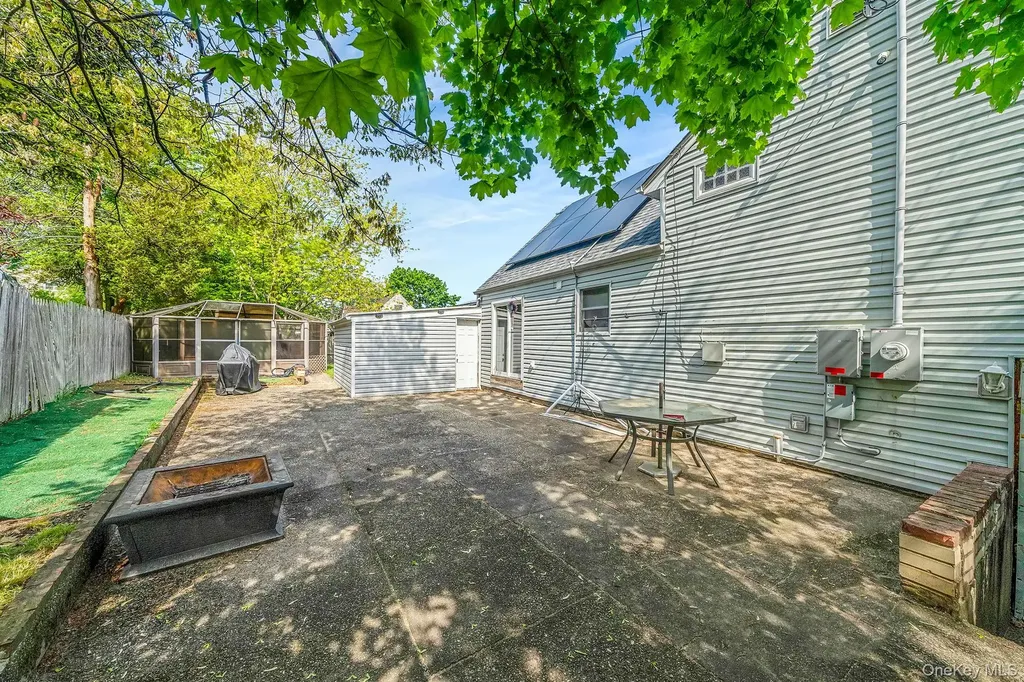 52 Garden Lane Centereach NY 11720