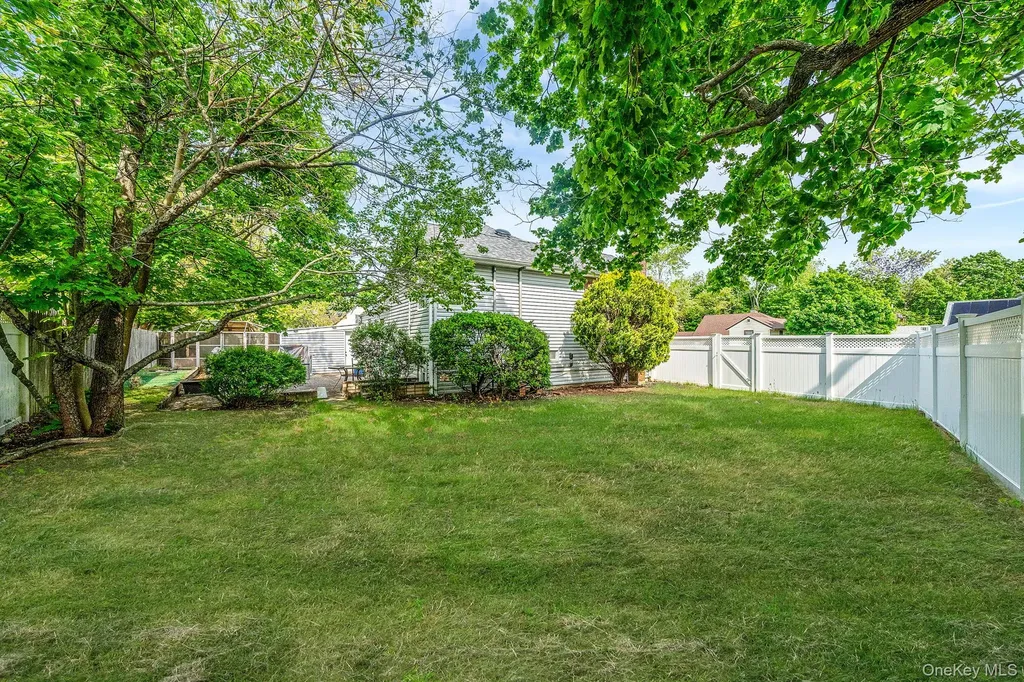 52 Garden Lane Centereach NY 11720