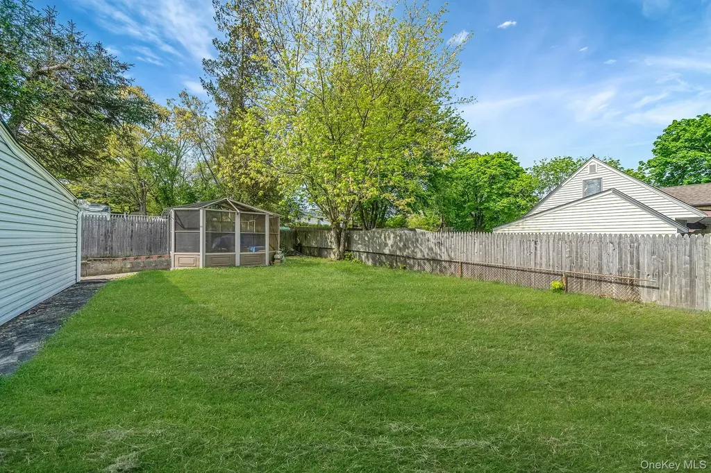 52 Garden Lane Centereach NY 11720
