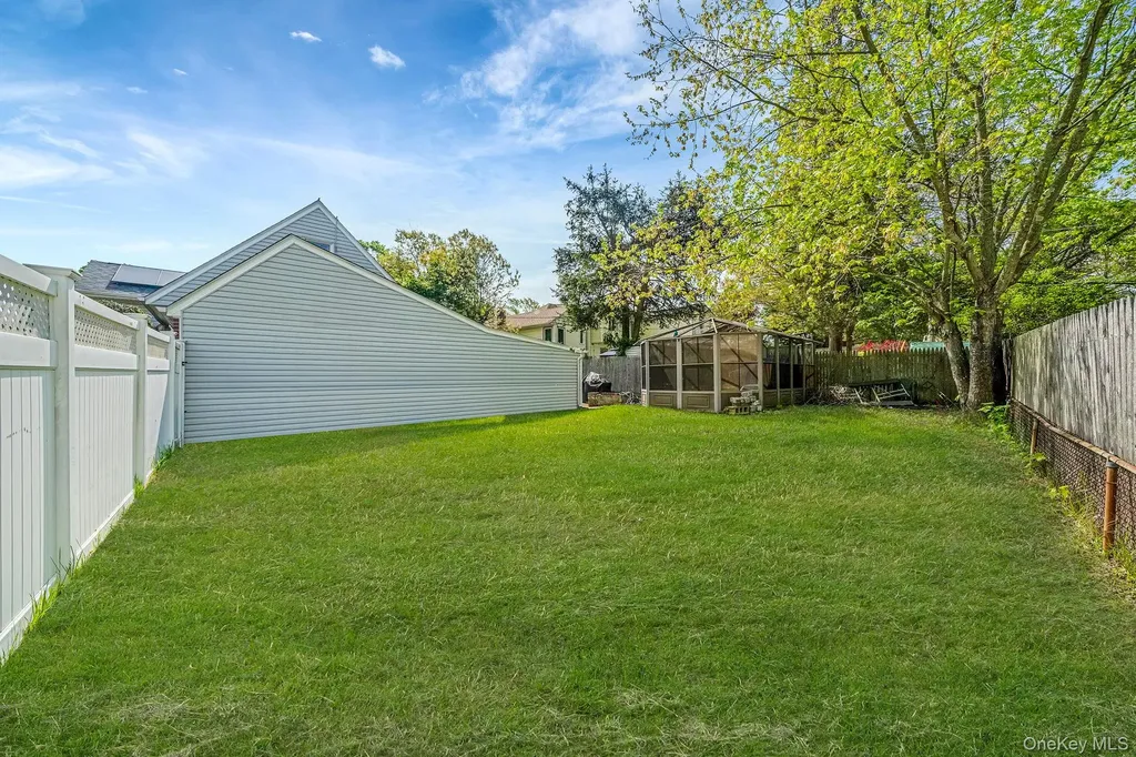 52 Garden Lane Centereach NY 11720