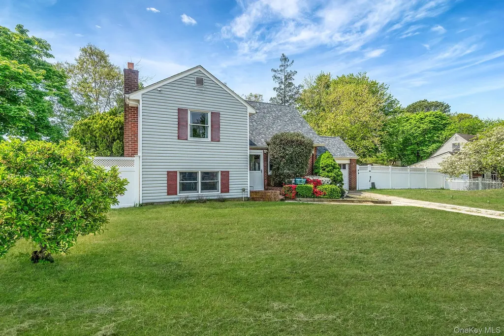 52 Garden Lane Centereach NY 11720