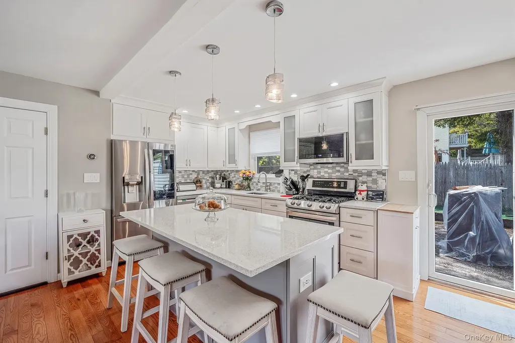 52 Garden Lane Centereach NY 11720