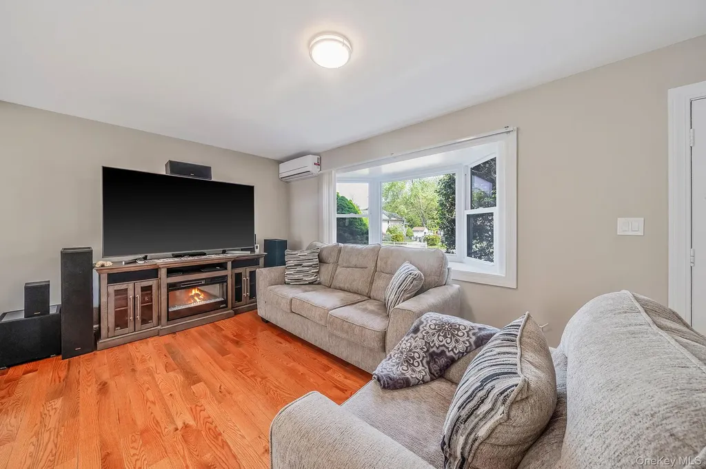 52 Garden Lane Centereach NY 11720