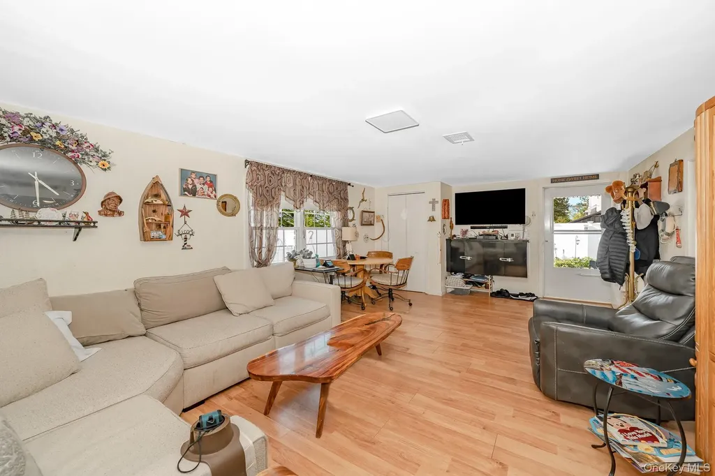 495 Windmill Avenue West Babylon NY 11704